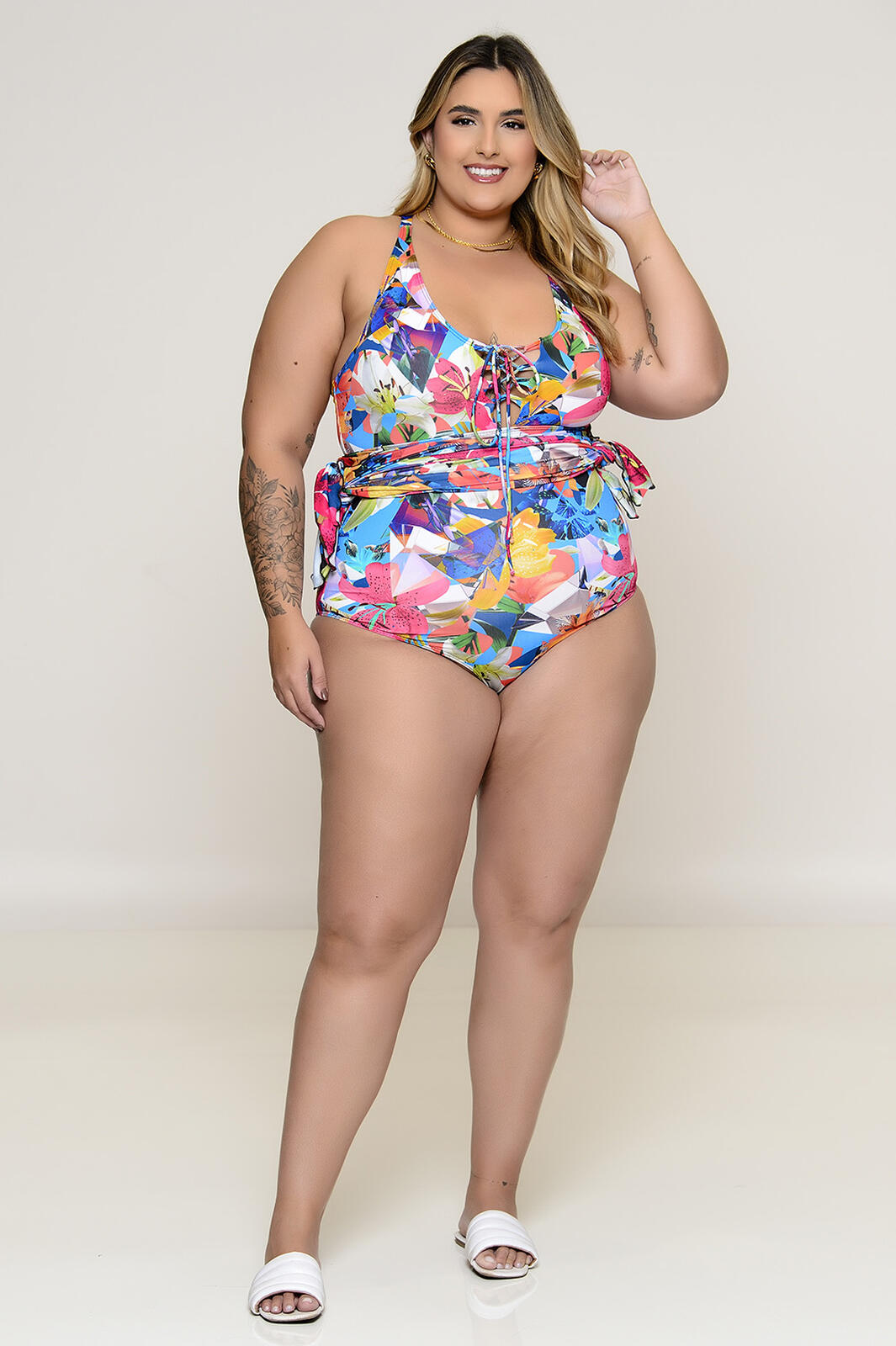 Maiô Plus Size com Bojo e Saída Embutida Lírio Colors