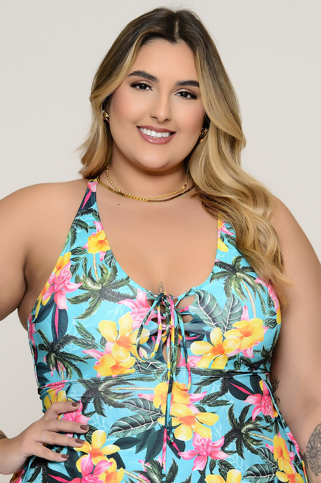 Maiô Plus Size com Bojo e Saída Embutida Verde Água