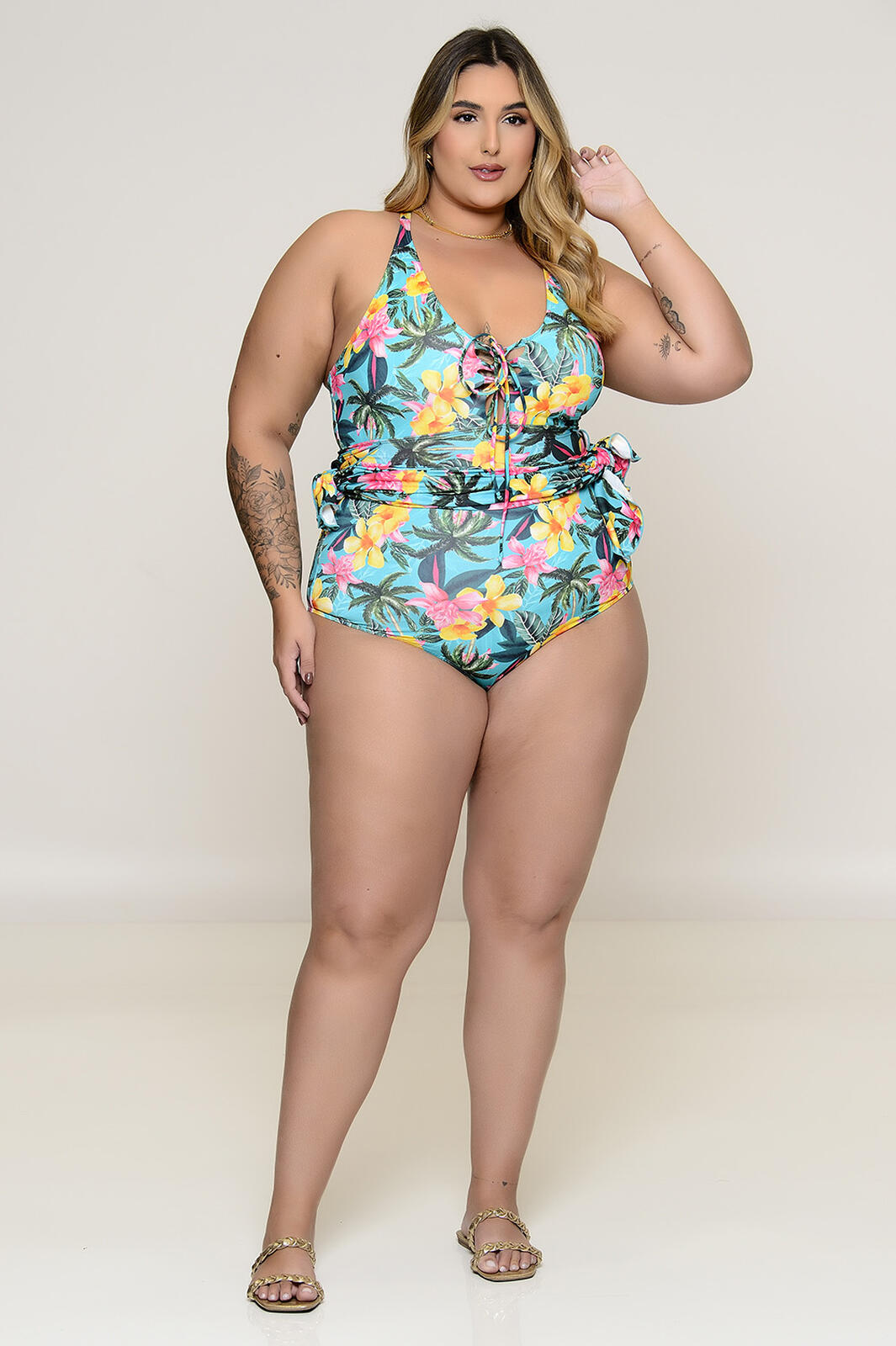 Maiô Plus Size com Bojo e Saída Embutida Verde Água