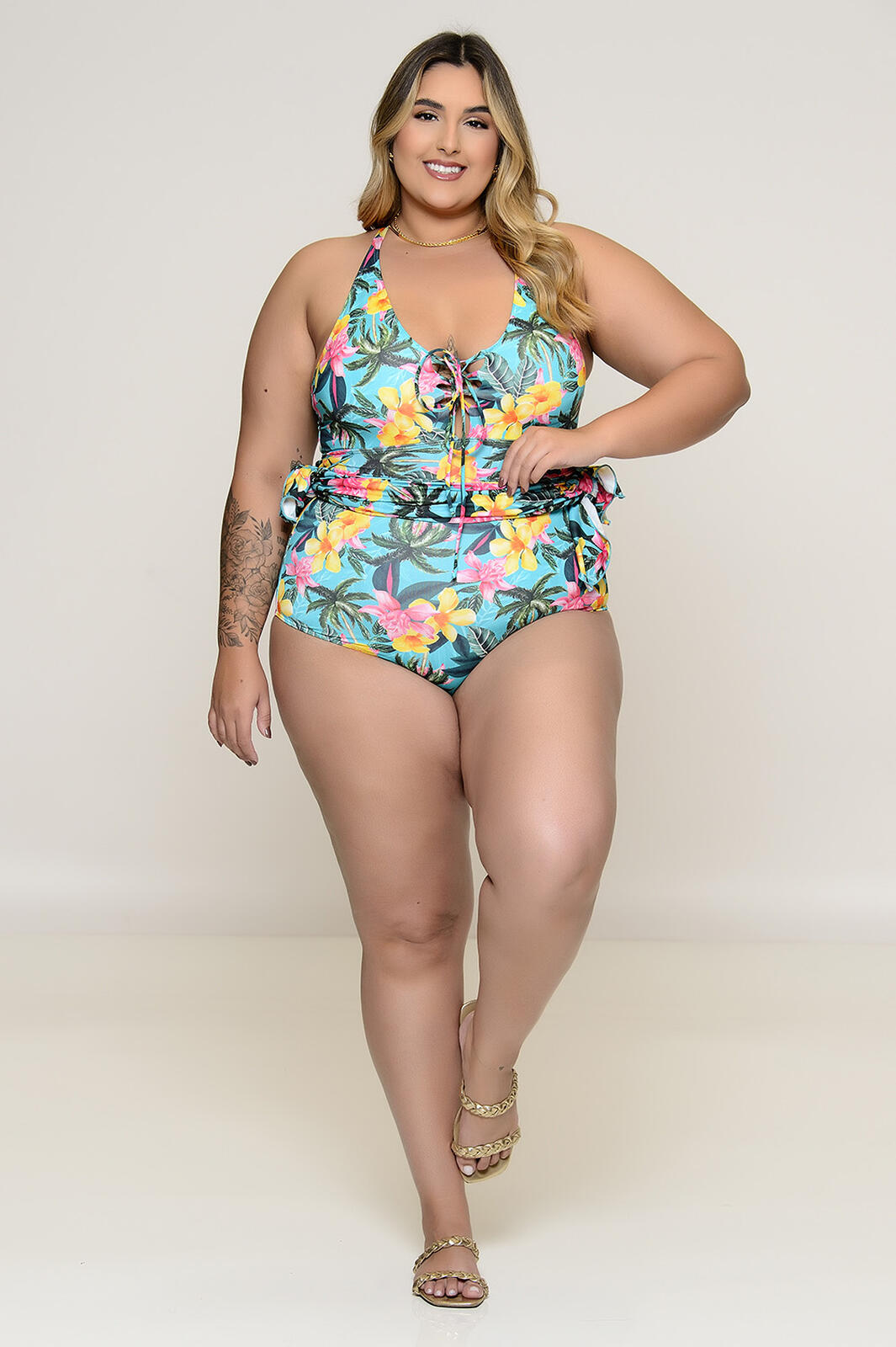 Maiô Plus Size com Bojo e Saída Embutida Verde Água