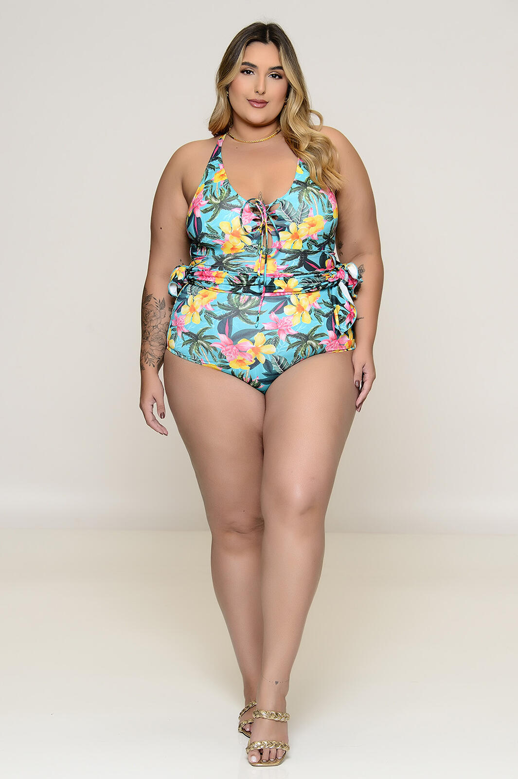 Maiô Plus Size com Bojo e Saída Embutida Verde Água