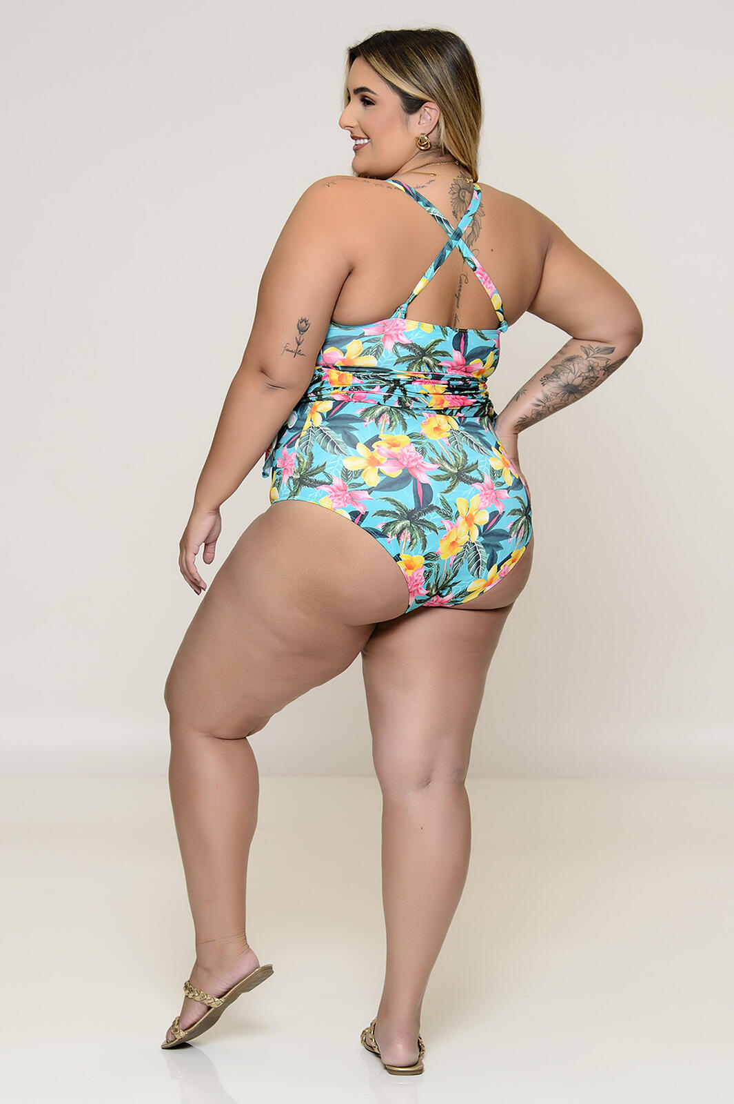 Maiô Plus Size com Bojo e Saída Embutida Verde Água